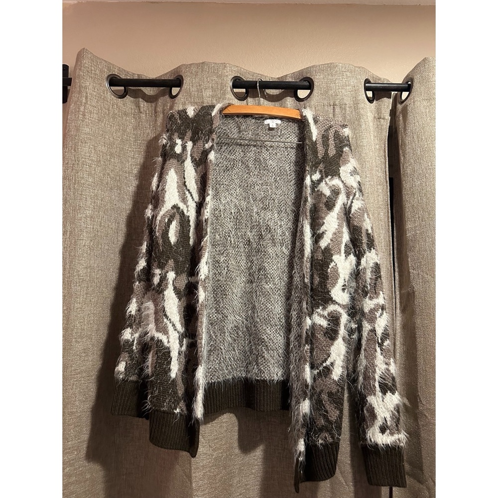 LIKE NEW bp Women's Fuzzy Camo/Animal Print Cardigan